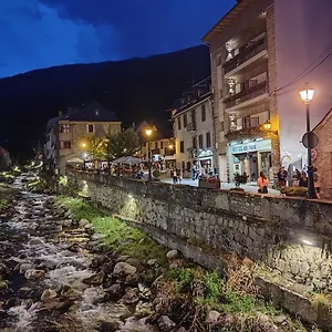 Riu Nere Mountain Viella